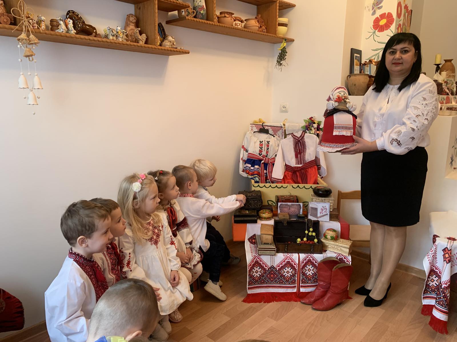 Цікаве заняття «Скарби бабусиної скрині»