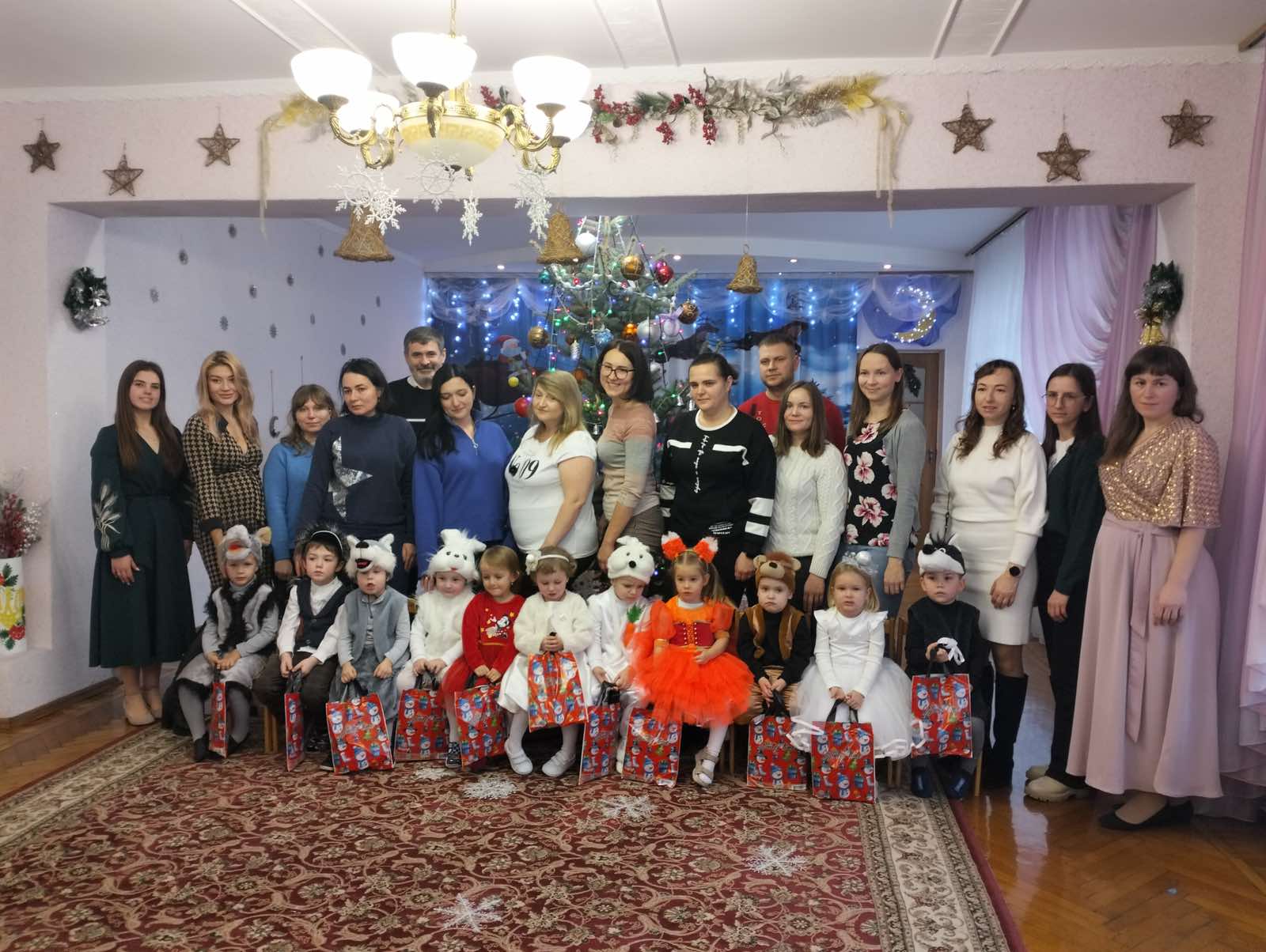 Новорічні свята у садочку: казка, радість та незабутні враження!
